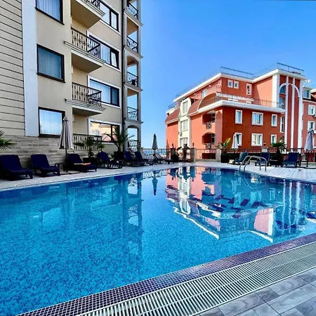 شقة Luxurious 2 Bedroom Appt At The Black Sea Coast ساني بيتش
