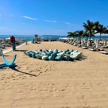 Luxurious 2 Bedroom Appt At The Black Sea Coast شقة ساني بيتش