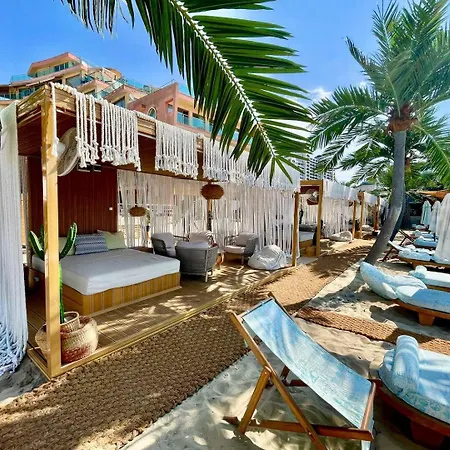 Апартамент Luxurious 2 Bedroom Appt At The Black Sea Coast *