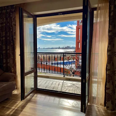 Апартамент Luxurious 2 Bedroom Appt At The Black Sea Coast Слънчев бряг