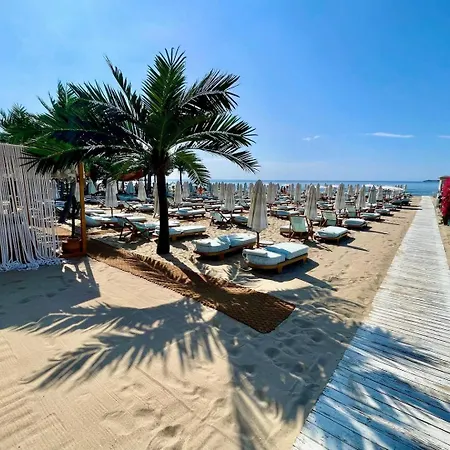 Апартамент Luxurious 2 Bedroom Appt At The Black Sea Coast