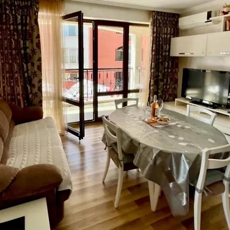 Luxurious 2 Bedroom Appt At The Black Sea Coast Apartman