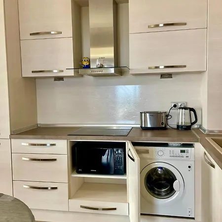 Luxurious 2 Bedroom Appt At The Black Sea Coast Apartman