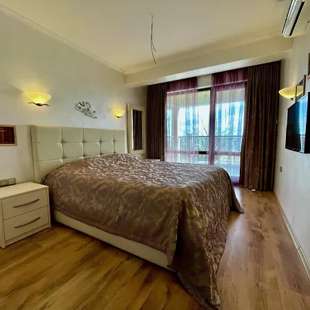 Luxurious 2 Bedroom Appt At The Black Sea Coast 公寓 阳光海滩