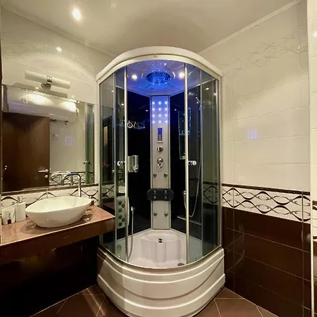 Luxurious 2 Bedroom Appt At The Black Sea Coast 阳光海滩